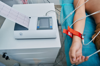 EKG kardiografy a zapisovače pre monitorovanie činnosti srdca