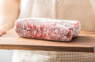 Ako na správne rozmrazovanie mäsa – aké sú možnosti a ktoré chyby určite nerobiť?!