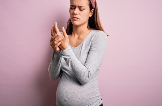 Čo spôsobuje tŕpnutie rúk v tehotenstve? Môže byť na vine syndróm karpálneho tunela?
