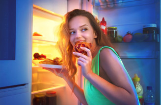 Nevhodné stravovacie návyky vo večerných hodinách – môžu narušiť náš spánok?
