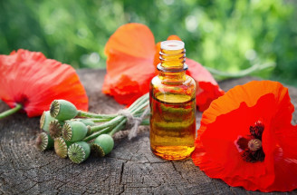 Makový olej a jeho účinky – prečo je vhodný nielen pre ženy v menopauze?
