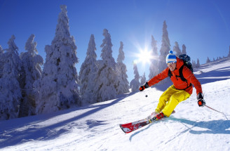 Prichádza zima a s ňou aj zimné športy: Čo si pribaliť na lyžovačku?