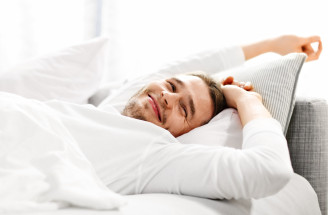 Kvalitný spánok je nutné podporovať správnym jedlom. Aké to je?