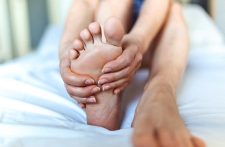 Syndróm nepokojných nôh – prečo vzniká a čo naň pomáha?