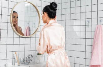 Kúpeľňa bez kozmetického zrkadla v babskej domácnosti? Určite nie! Aké druhy poznáme?