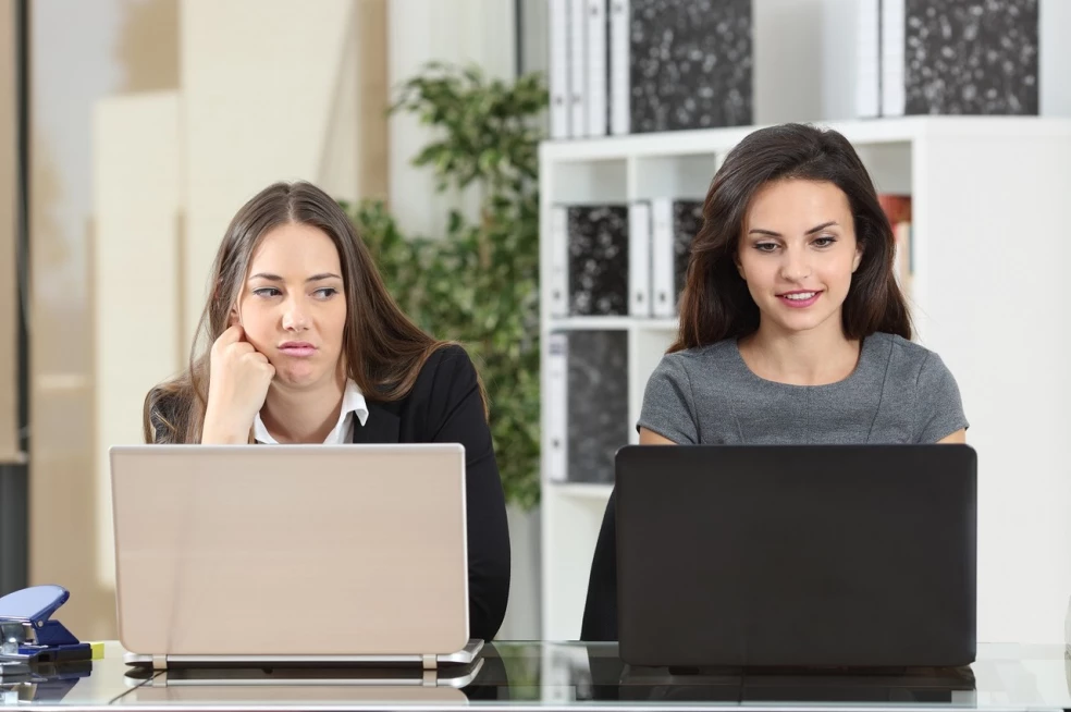 porovnávanie sa s ostatnými