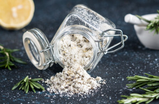Domáca bylinková soľ: Ako ju pripraviť a z ktorých byliniek?