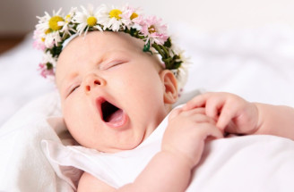 Ako vyzerá spánok bábätiek? Koľko by mali deti spať počas dňa a v noci?