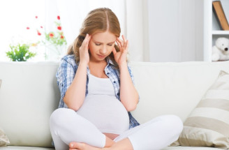 Bolesť hlavy v tehotenstve: Ako si s ňou poradiť a neuškodiť bábätku?