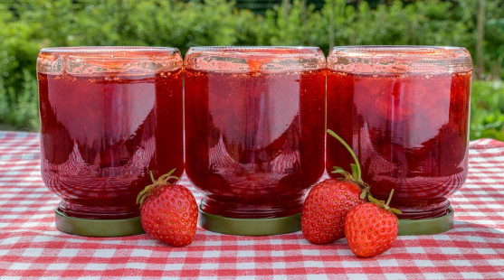 Jahodový koláč, torta, sirup i džem – TOP recepty z jahôd, ktoré vás nesklamú!
