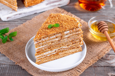 Domáca marlenka: Recept na legendárny medový koláč, ktorý si zamilujete!
