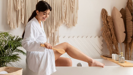 „Dry brushing“ alebo „suchá masáž“ pre krajšiu pokožku celého tela
