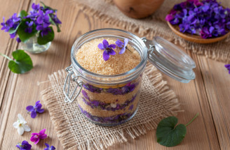 Fialkový sirup za studena: Pýta si svoj čas, ale chutí fantasticky