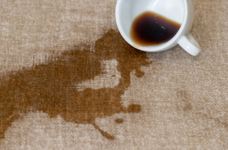 Škvrny na obruse? Nezúfajte! Ponúkame kompletný návod na záchranu vášho stola