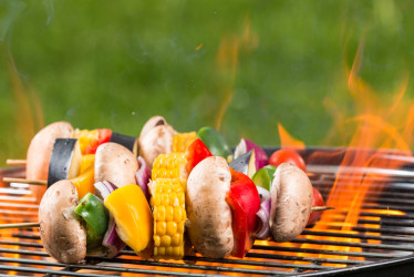 Zeleninový špíz na gril – recepty, tipy a inšpirácie pre leto na tanieri