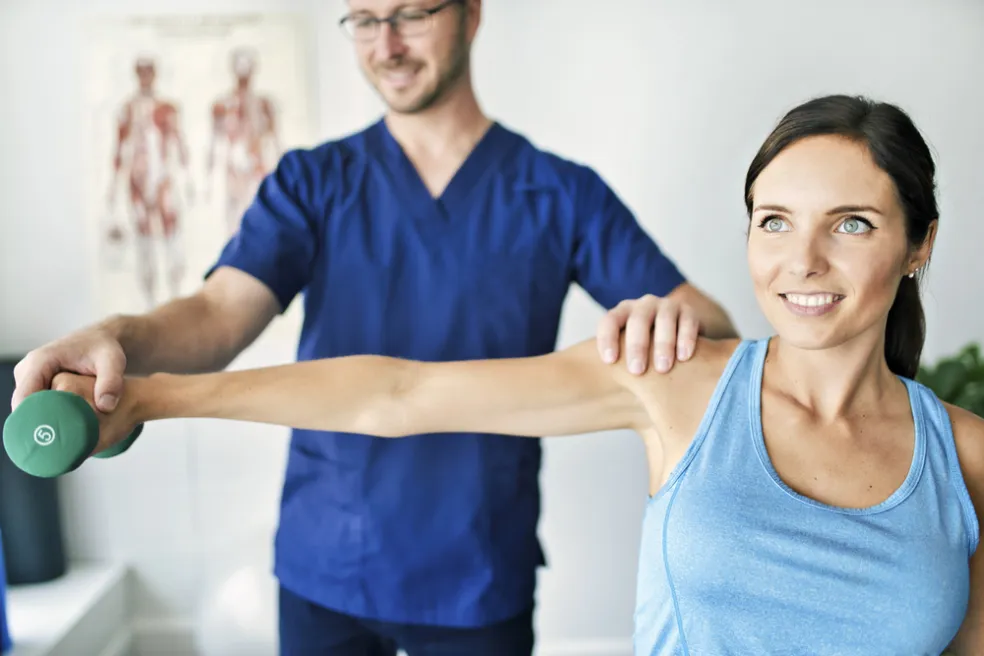 rehabilitácia pri bolesti ramena