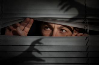 Paranoidná porucha osobnosti: Ako ju rozoznať a čo s ňou robiť?
