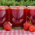 Jahodový koláč, torta, sirup i džem – TOP recepty z jahôd, ktoré vás nesklamú!