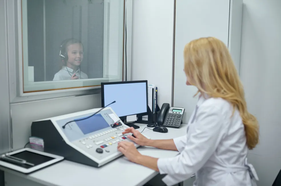Prebieh vyšetrenia audiometriou  