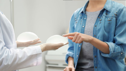 Goodbye staré silikónové implantáty? Na obzore je nová éra úpravy pŕs