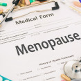 Lieky na menopauzu – pomôže hormonálna liečba, prírodné preparáty či homeopatiká?