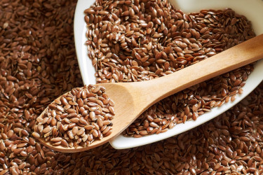 Ľanové semienka – ako ich užívať a ako z nich vyrobiť náhradu vajec či obklad na bolesť?