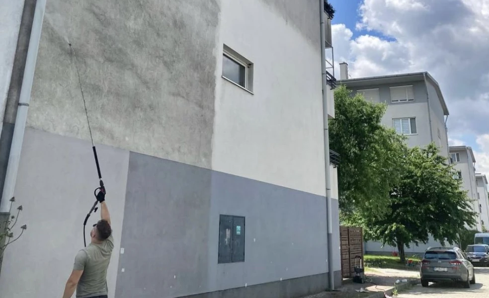 čistenie fasády od plesní a rias bez nutnosti maľovania