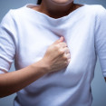 Spozorovali ste bolesť pri nádychu? Toto sú možné príčiny – bežné aj závažné!