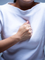 Spozorovali ste bolesť pri nádychu? Toto sú možné príčiny – bežné aj závažné!