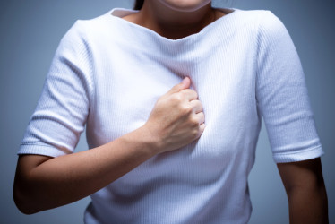 Spozorovali ste bolesť pri nádychu? Toto sú možné príčiny – bežné aj závažné!