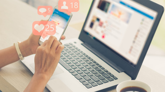 Sociálne médiá môžu rozptyľovať našu pozornosť. Tu sú 4 tipy na udržanie efektivity