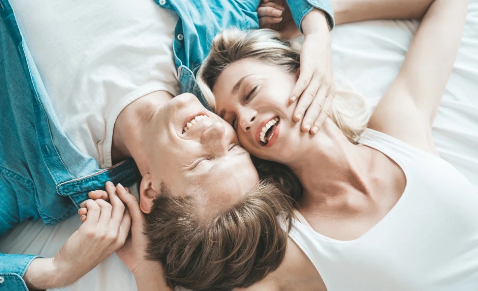 Výhody a výber medzi kamenným obchodom a e-shopom u sexshopov