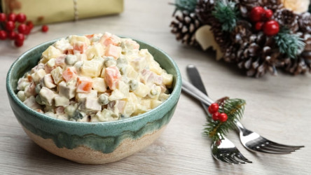 Vianočný šalát: Ako si ho pripraviť krok za krokom? Takto to zvládne aj začiatočník