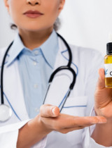 CBD olej – aké má účinky a ako ho užívať zvnútra i zvonka?