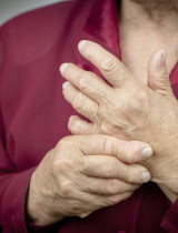 Reumatoidná artritída: Koho ohrozuje reuma najviac a aké sú prvé príznaky?