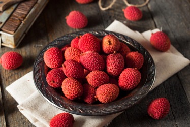 Neprehliadni ho v obchodoch! Aké zdravotné benefity ti prináša liči?