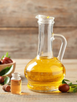 Jojobový olej a jeho použitie: Ako sa postará o pleť či vlasy?