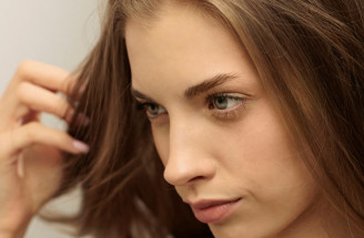 Mastia sa Vám rýchlo vlasy? Skontrolujte, či nerobíte tieto 3 chyby!