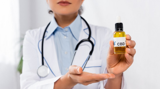 CBD olej – aké má účinky a ako ho užívať zvnútra i zvonka?