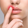 Herpes na pere: Aké sú jeho príčiny a následná liečba?