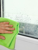 Skryté zdroje vlhkosti v domácnosti, ktoré si málokto uvedomuje – a môžu spôsobiť problémy!