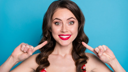 Ako sa bez následkov na zdravie zbaviť nechceného zafarbenia vašich zubov