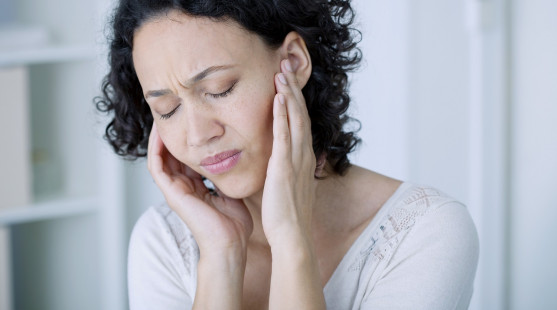 Aké sú príznaky zápalu stredného ucha? Tieto ťažkosti neignorujte!