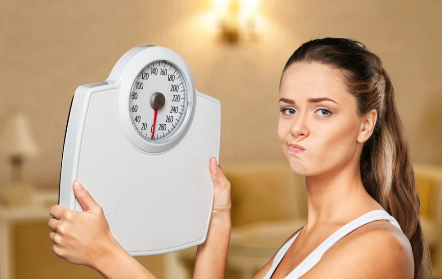 žena rieši priberanie bez zmeny stravy hormóny stres spánok