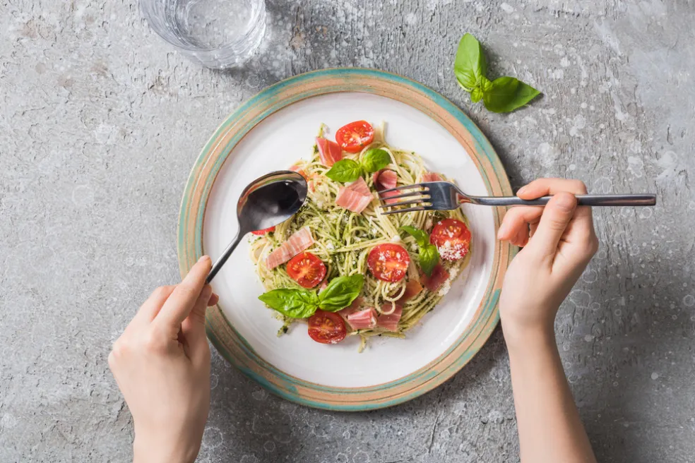 čo jesť večer aby som nemala nafúknuté brucho