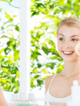 Ako upraviť skincare na jar: Čo vyradiť a čo pridať, aby pleť ožila