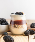 Zdravé cheesecake poháre bez pečenia: 5 krémových receptov zo skyru, tvarohu a ovocia