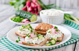 Nátierky s cottage cheese: 3 recepty na raňajky aj desiatu